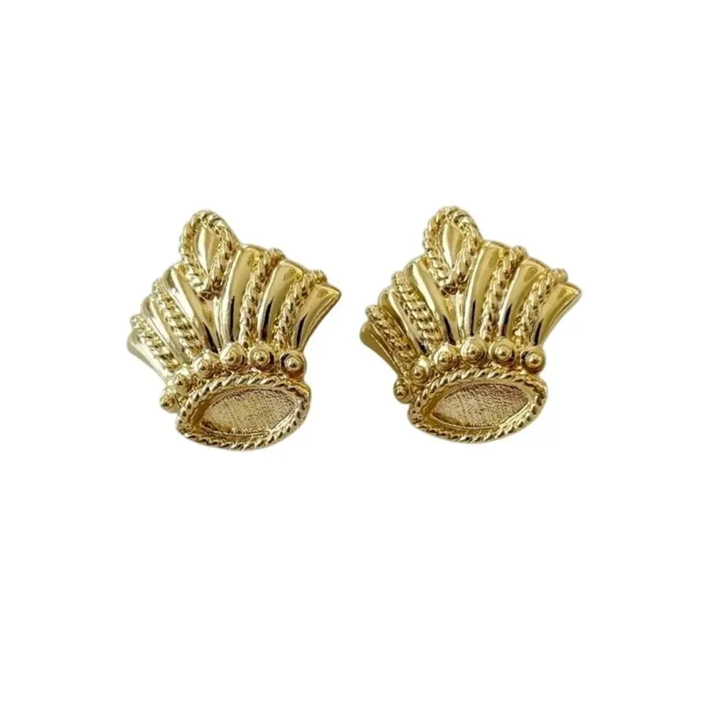 Vintage Trifari Crown Gold Textured Pierced Earrings Signed - Picture 6 of 10